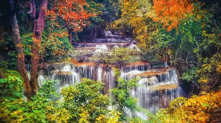 عکس منطقه گردشگری آبشار با تم پاییزی معروف به بهشت زمینی 