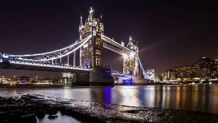 عکس زمینه پل Tower Bridge با معماری باشکوه و اشرافی