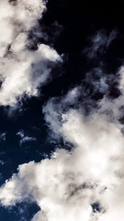 آسمان ابری زیبا به سبک هنری سورئالیسم Surrealism