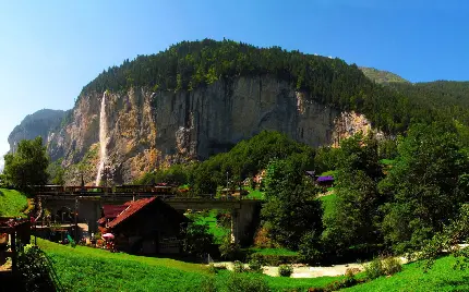 عکس گرفته شده از آبشار استاباخ یک آبشار در سوئیس