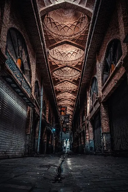تصویر پس زمینه از بازار سنتی تهران با سقف و ساخت معماری ایرانی