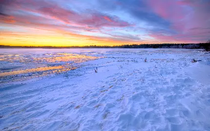 دانلود والپیپر فوق العاده قشنگ از برف زیبا با آسمان رنگی 