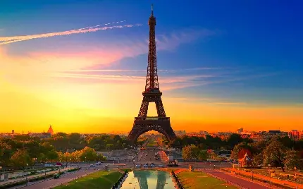 والپیپر عکاسی از برج ایفل واقع در پاریس شهر اروپایی