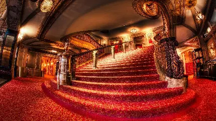 تصویر زمینه خیلی عالی از پله های اشرافی در سالن تئاتر