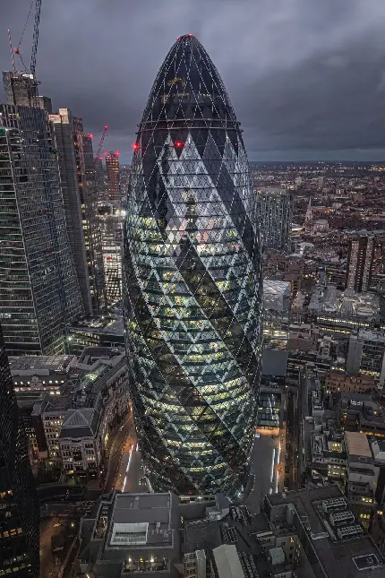 عکس استوک آسمان‌خراش مدرن و لوکس Gherkin در منطقه شهر لندن