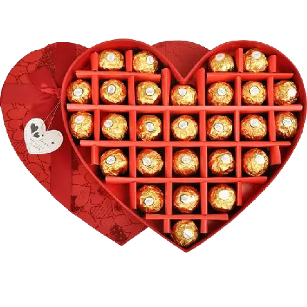 شکلات فندقی png داخل جعبه قلبی شکل به رنگ قرمز