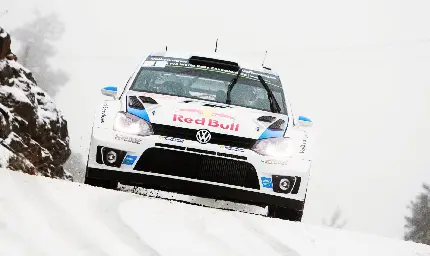 تصویر مسابقه اتومبیل و ماشین رانی رالی زمستانی و برفی 