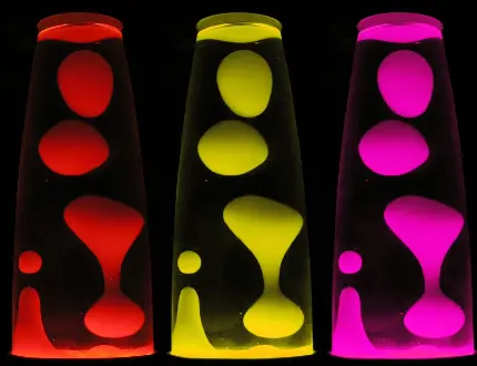 تصویر استوک زنجیره ی نور چراغ های گدازه ای قرمز زرد و صورتی