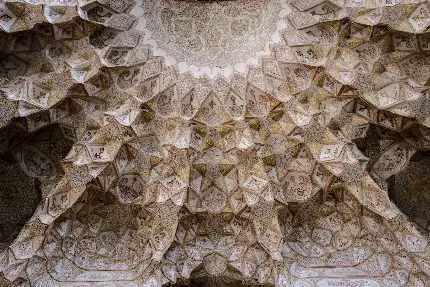عکسی از سقف یک ساختمان ساخته شده به سبک معماری ایرانی