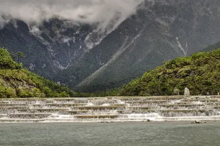 تصویر از جاذبه طبیعی محشر چین به نام دره ی ماه آبی
