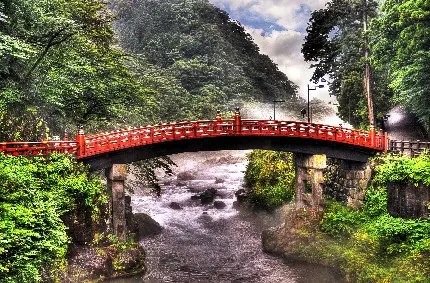 والپیپر خیره کننده از پل شینکیو واقع در طبیعت زیبای ژاپن