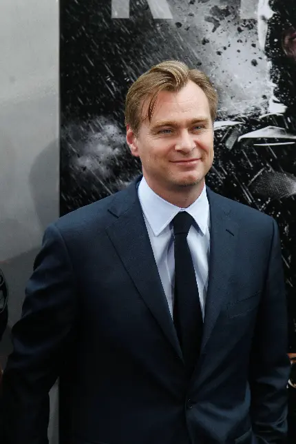 دانلود تصویر کریستوفر نولان Christopher Nolan با کت و شلوار 