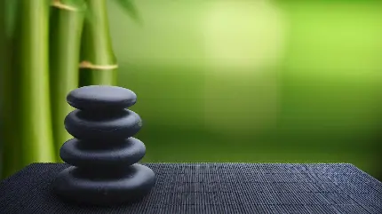 والپیپر سنگ ذن با زمینه سبز چوب بامبو مناسب محیط لپ تاپ