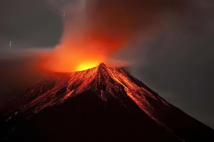 عکس آتشفشان با نقش مهم در اساطیر و باورهای بسیاری از فرهنگ ها