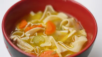 دانلود عکس سوپ ماکارونی با طعم غنی و خوشایند از نزدیک