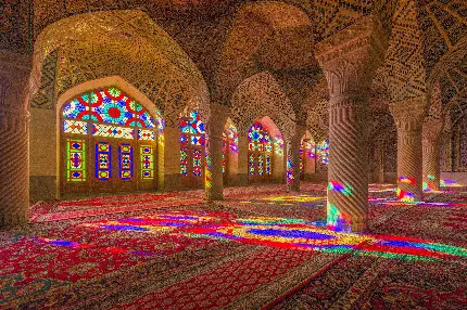 تصویر زیبا از مسجد نصیرالملک در سبک و هنر معماری ایرانی