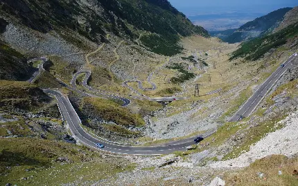 عکس حیرت انگیز از جاده ای عجیب در رومانی برای توریست ها