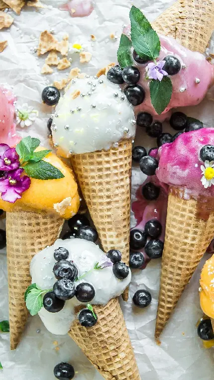 تصویر دسر تابستانی و خنک بستنی قیفی با دیزاین جذاب
