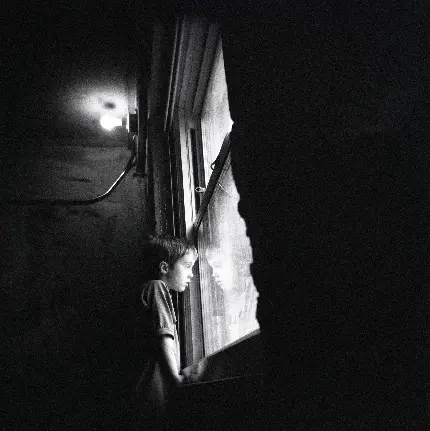 عکس پسر غمگین برای پروفایل