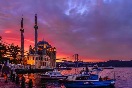 عکس مسجد اورتاکوی استانبول با تم رنگارنگ غروب دریاچه 