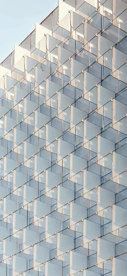 نمای شیشه ای پنجره های به هم پیوسته فضای بیرونی ساختمان مدرن