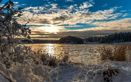 منظره شگفت انگیز زمستانی هنگام طلوع آفتاب با کیفیت HD