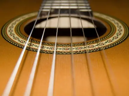 عکس نمای روبرو ساز گیتار برای نواختن موسیقی کلاسیک