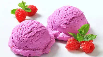 جدیدترین تصویر زمینه مخصوص ویندوز ۱۰ طرح بستنی واقعی توت فرنگی صورتی 