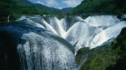 والپیپر شگفت انگیز با طرح آبشار های دلهره آور و مرتفع