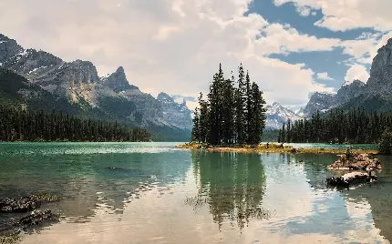 تصویر کمپ در کنار دریاچه طبیعی و زیبا برای زمینه لپ تاپ 