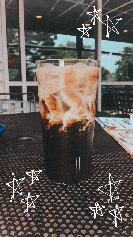 دانلود عکس لیوان قهوه سرد iced coffee برای استوری