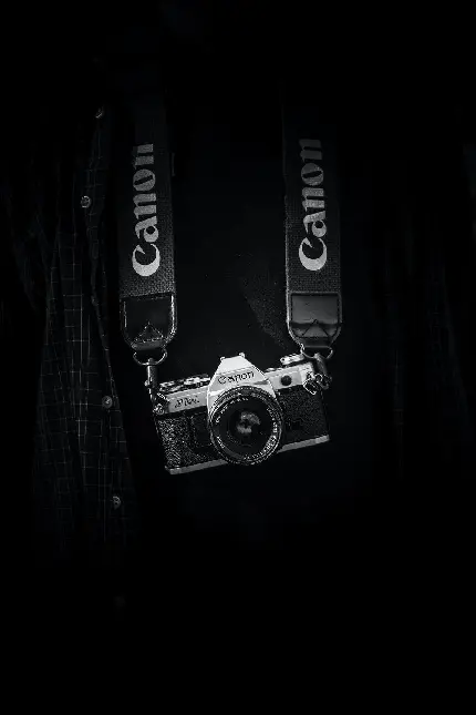 عکس استوک دوربین کانن Canon AE-1 با قابلیت کنترل نوردهی و حالت تقدم شاتر و برخورداری از حالت دستی