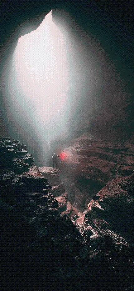 عکس درون غار تاریک و ترسناک برای پس زمینه گوشی 