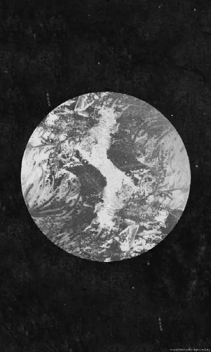 جذاب ترین تصویر زمینه با عکس کره ماه the moon با زمینه مشکی 