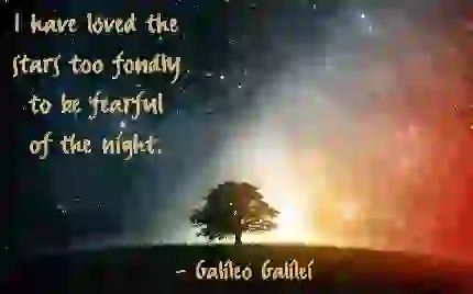 تصویر جذاب متن نوشته گالیلئو گالیله باز زمینه ستاره و آسمان 