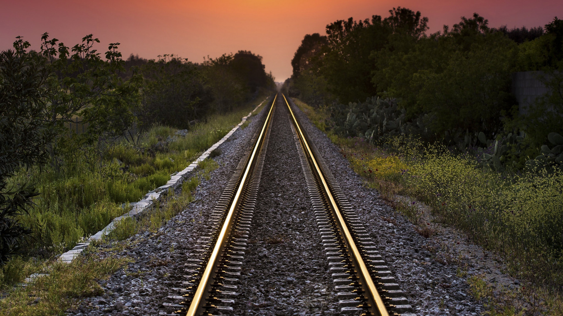 دانلود تصویر زمینه 4k و فول اچ دی ریل راه آهن هنگام غروب آفتاب 