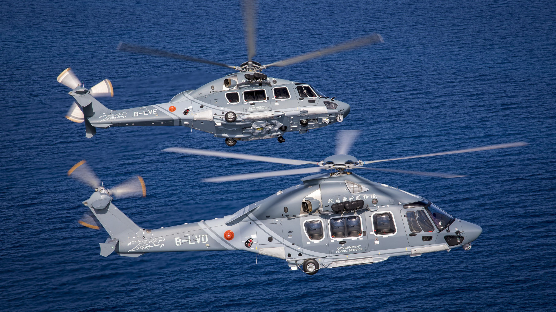 عکس گرفته شده از هلیکوپتر های در حال پرواز برای زمینه لپ تاپ 