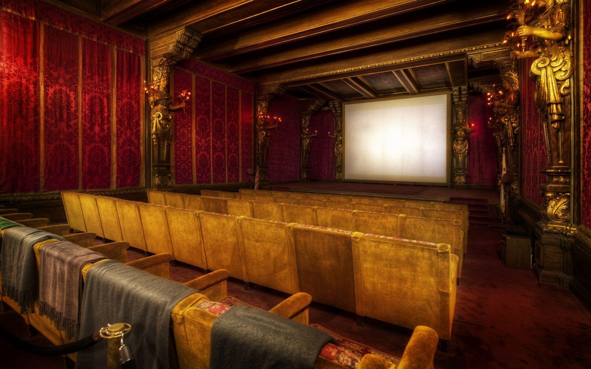عکس سالن تئاتر کوچک به سبک قدیمی و کلاسیک 