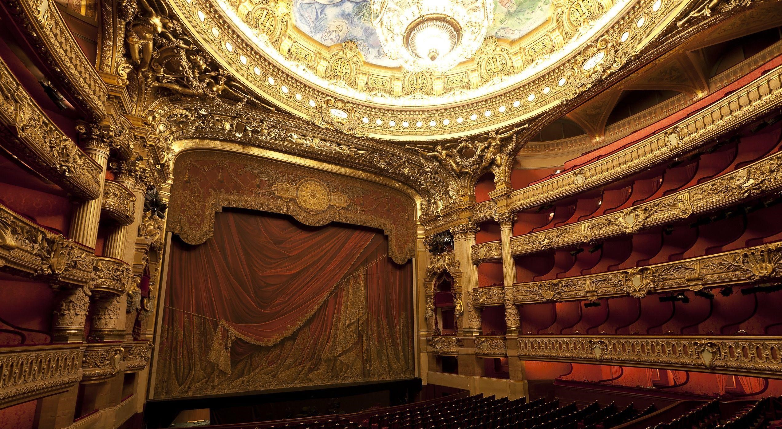 عکس زیبا سالن تئاتر طرح اشرافی برای اجرای اپرا و دیگر نمایش ها