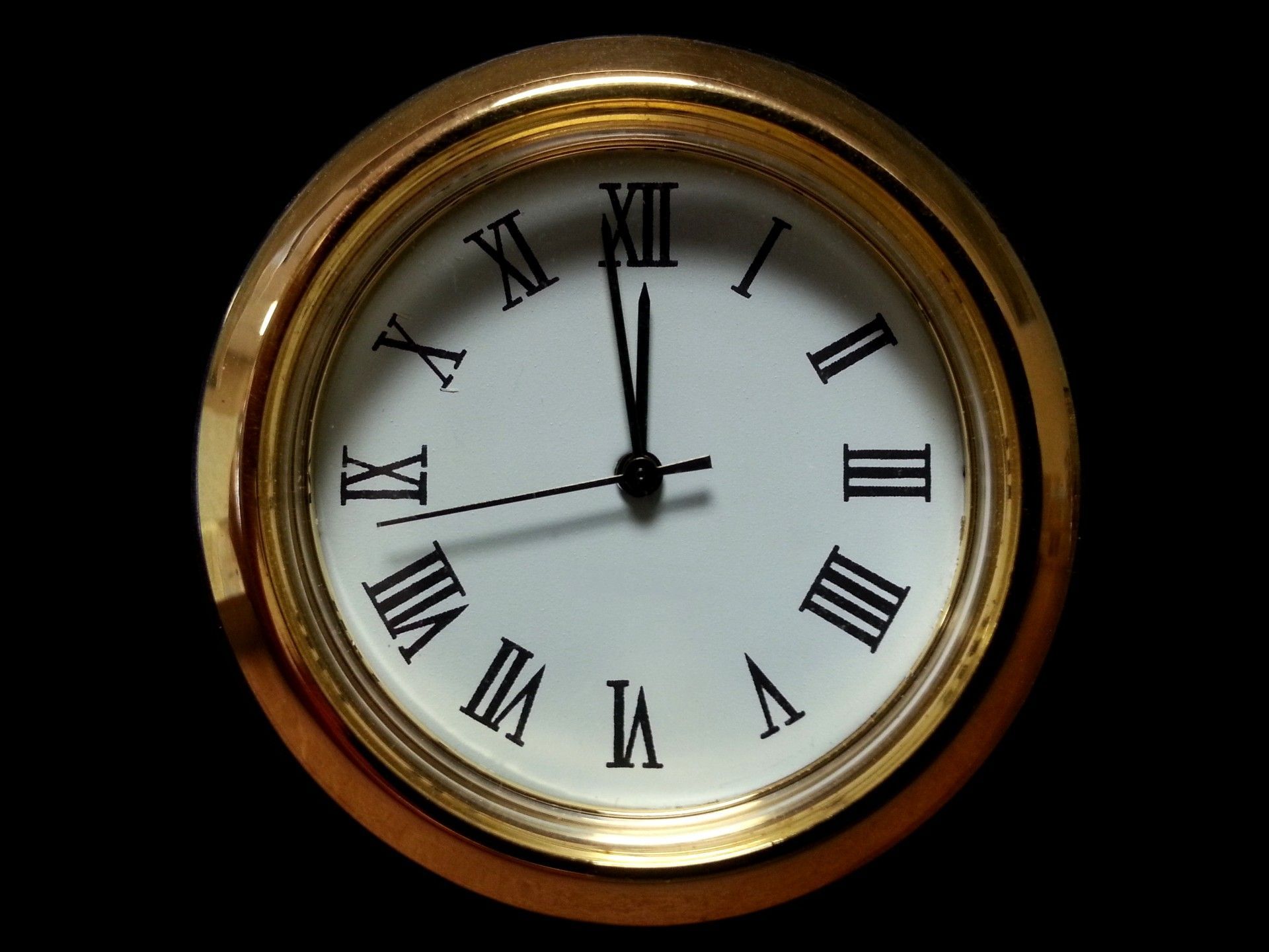 ساده ترین عکس پروفایل ساعت clock با قاب مسی براق New ساده ترین عکس پروفایل ساعت clock با قاب مسی براق New