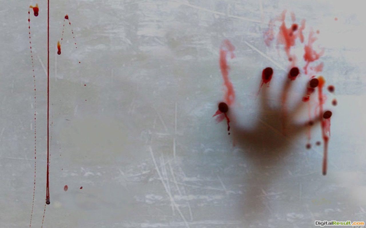دانلود تصویر ترسناک دست خونی پشت شیشه با کیفیت بالا 