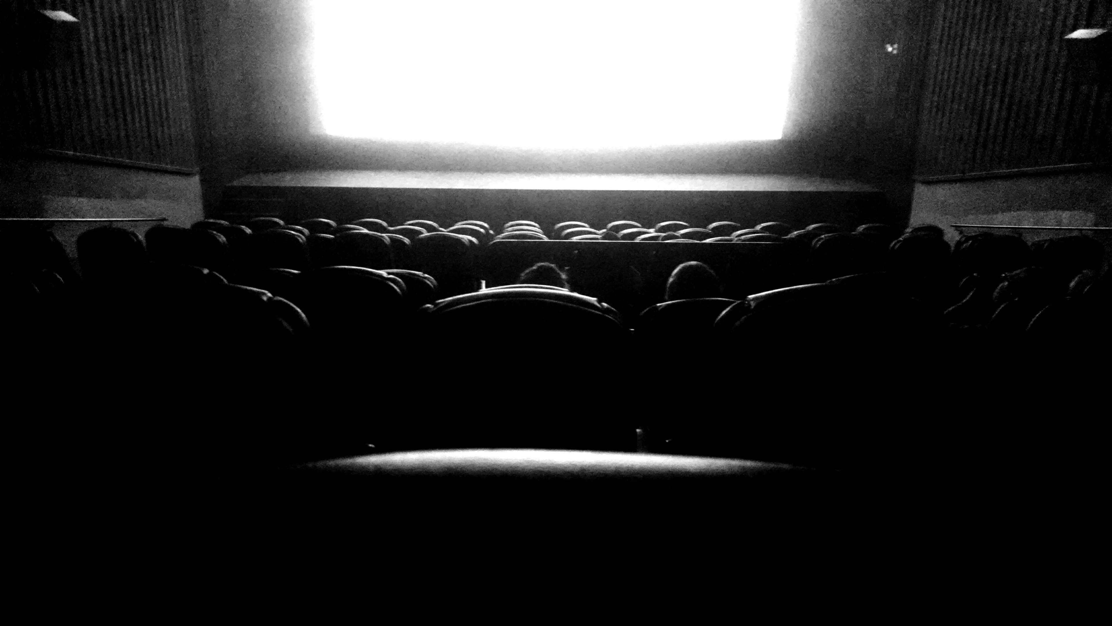 تصویر سیاه و سفید و سبک قدبم سینما برای پس زمینه کامپیوتر 