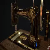 چاپ قاب موبایل و گوشی دانلود عکس چرخ خیاطی مشکی طلایی SINGER به صورت رایگان 