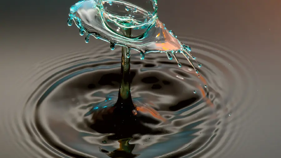 شیک ترین عکس پس زمینه خلاقانه از چرخش آب مناسب کامپیوتر 