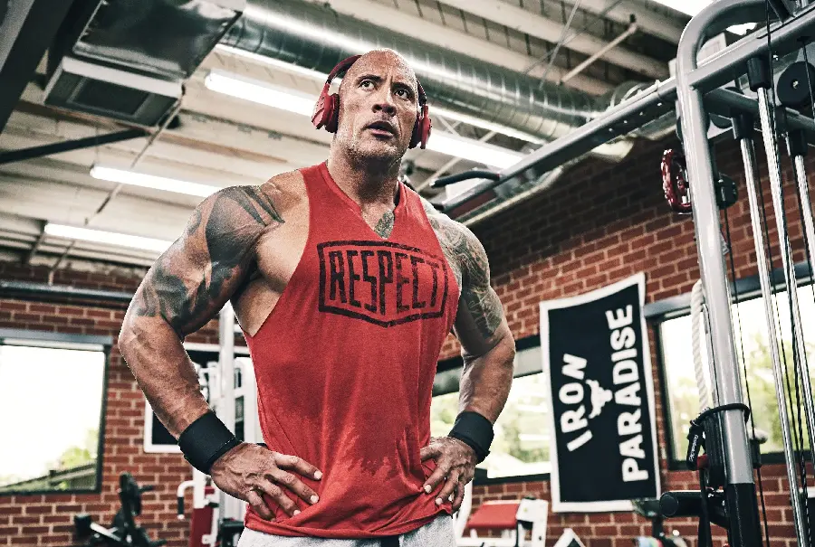 دواین جانسون Dwayne Johnson با هیکل ورزشکاری و ورزیده