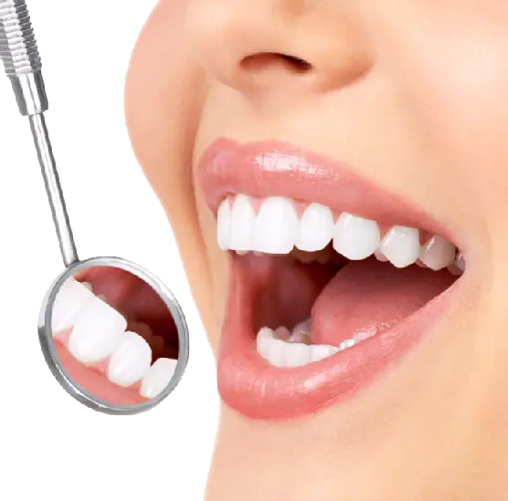 عکس دور بری شده لبخند زیبا با دندان های سفید و سالم به همراه آینه دندانپزشکی 