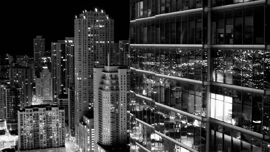 تصویر پس زمینه بسیار زیبا از ساختمان های یک شهر در شب