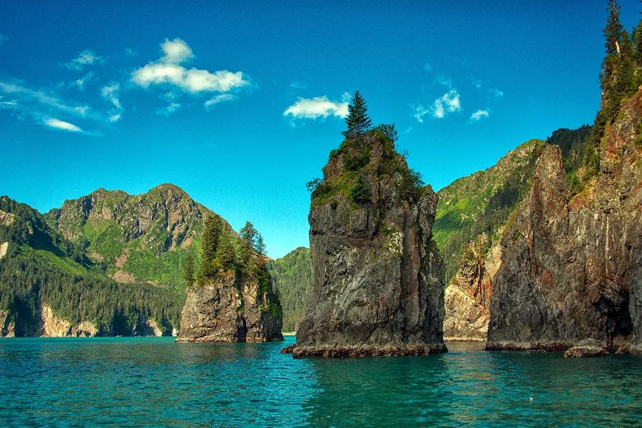 دانلود عکس رایگان و با کیفیت تصویر پروفایل صخره های غول پیکر در دریا 