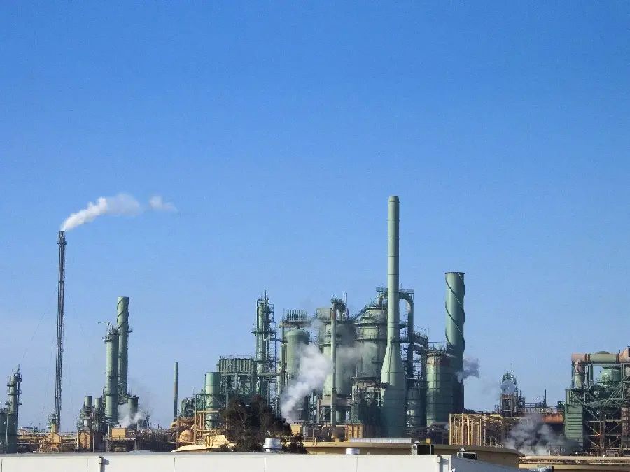 عکس استوک پالایشگاه نفت با امکانات و تجهیزات کامل