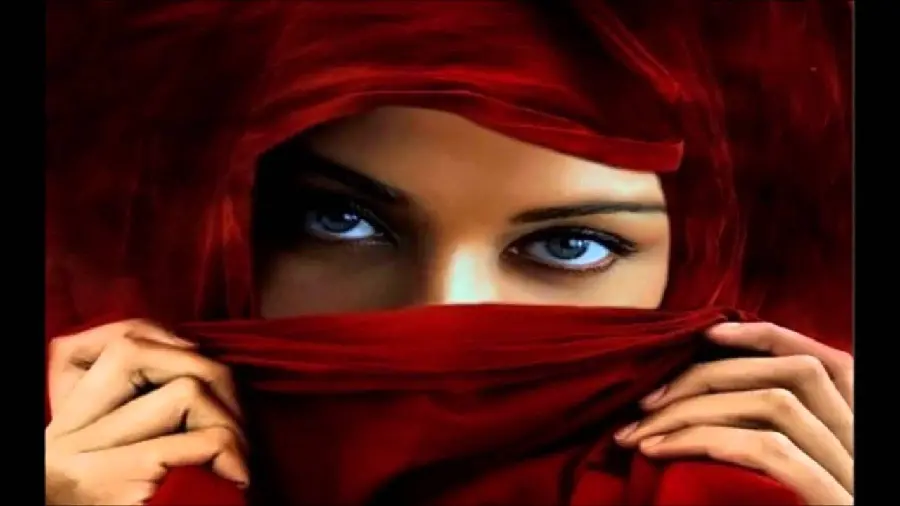دانلود رایگان عکس پروفایل دختری با نقاب قرمز